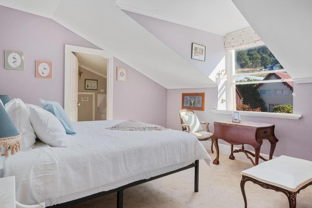 Franklin Lodge, Huon Valley, Tasmania, Lavender Room - View 2