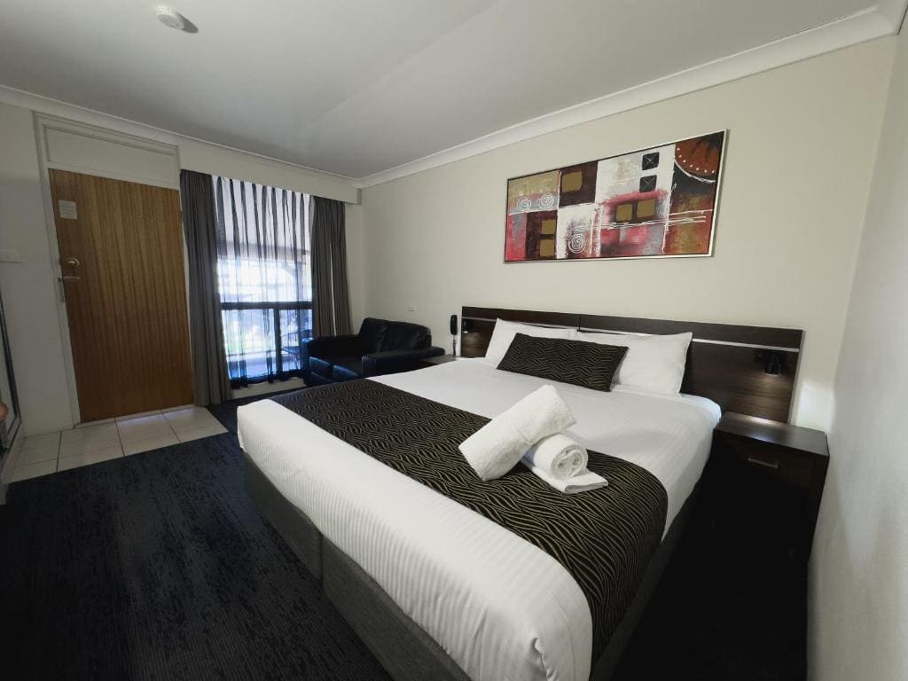 Golden West Motor Inn - View 6