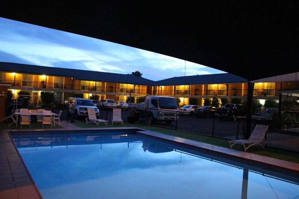 Golden West Motor Inn - View 4