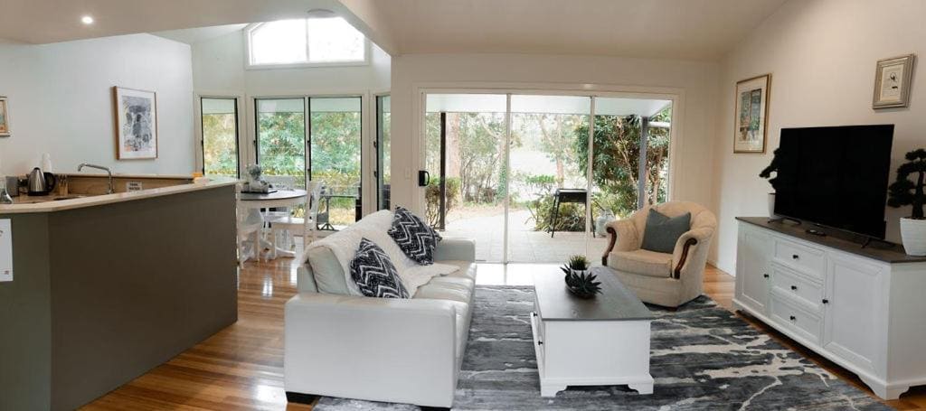 Lake Russell Lakeside Retreat - View 7