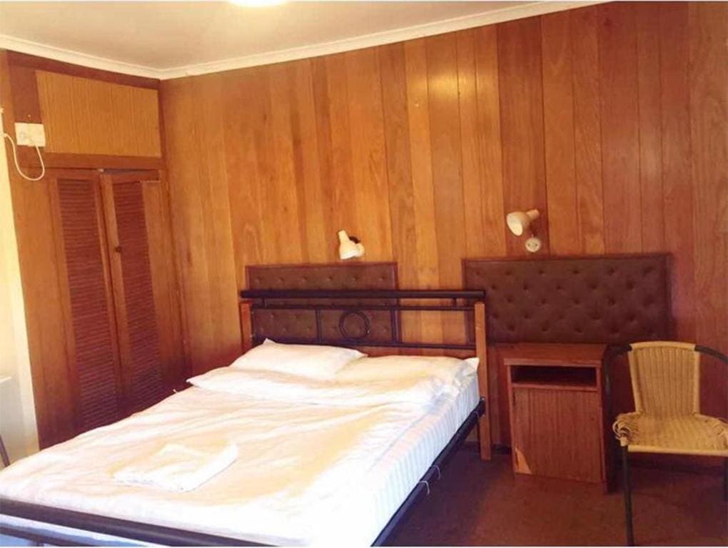 Meekatharra Hotel accommodation with food Option - View 2