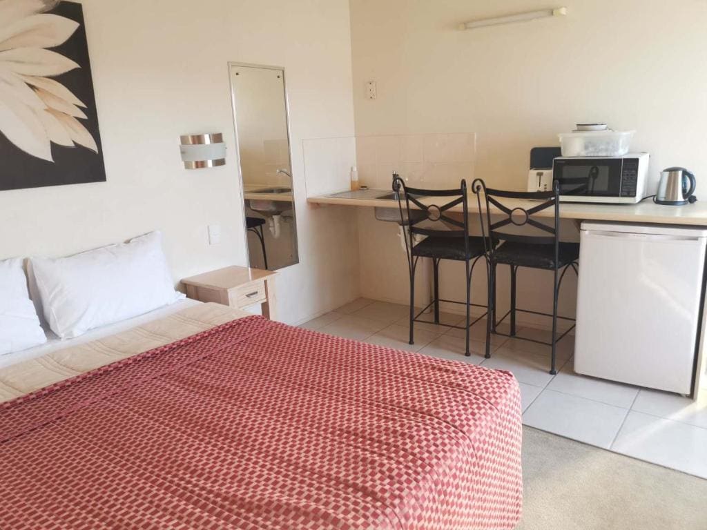 Nambour Lodge Motel - View 5