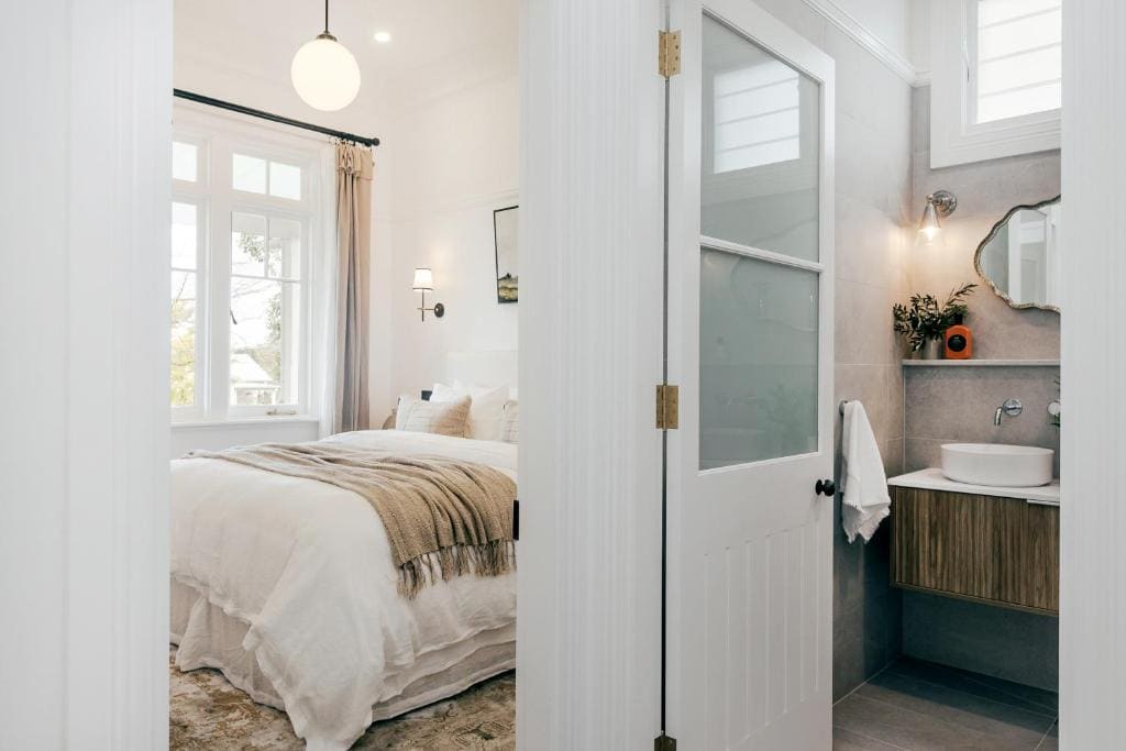 Narraweema Guesthouse - Historic Luxury Accommodation - View 7