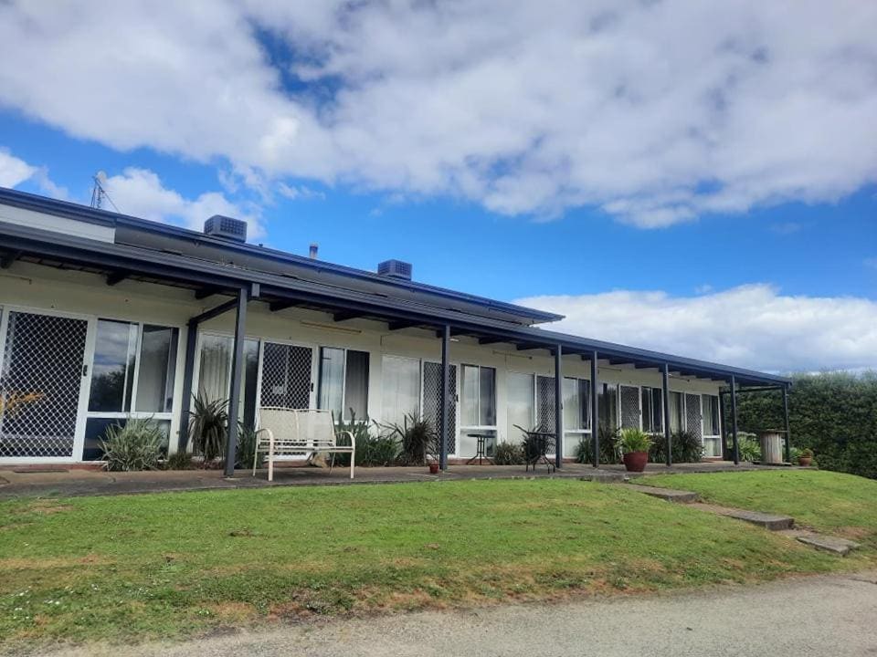 Neerim South Hotel - Main view
