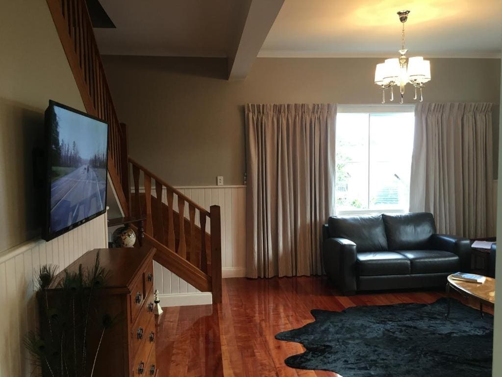 Noah's Stanley Luxury Bed and Breakfast - View 6