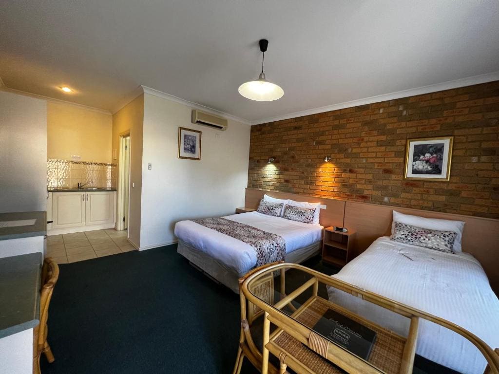 RiverPark Motel - View 6