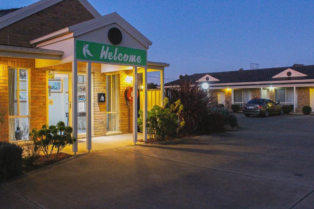 RiverPark Motel - Main view