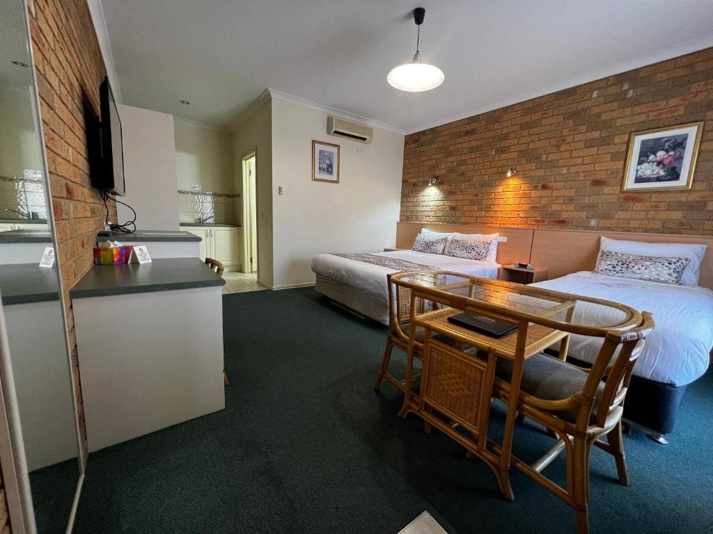 RiverPark Motel - View 4