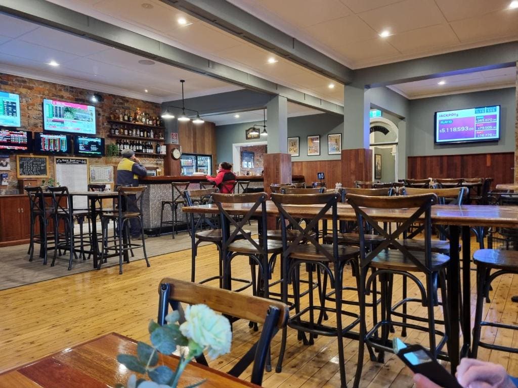 Royal Hotel Guyra - View 4