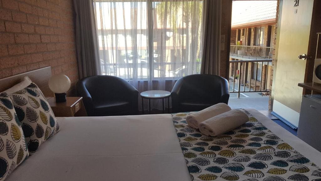 Royal Palms Motor Inn - View 2