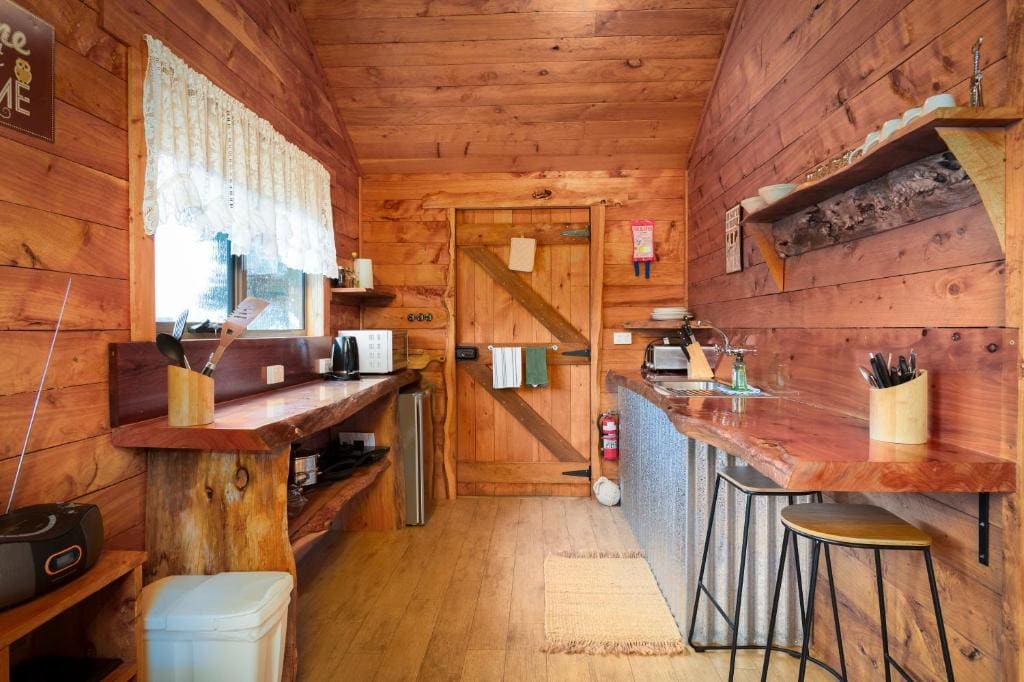 Rustic Hut Bush Retreat - عرض 6