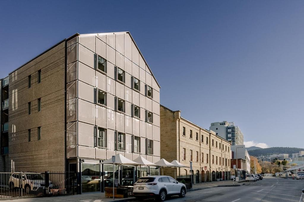 Salamanca Wharf Hotel - Main view