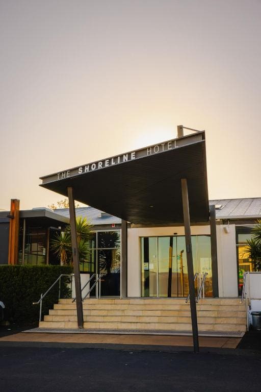 Shoreline Hotel - Main view