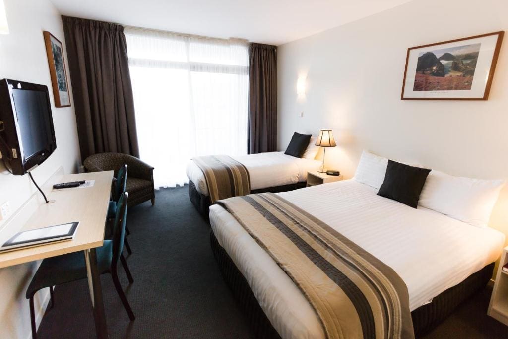 Shoreline Hotel - View 2