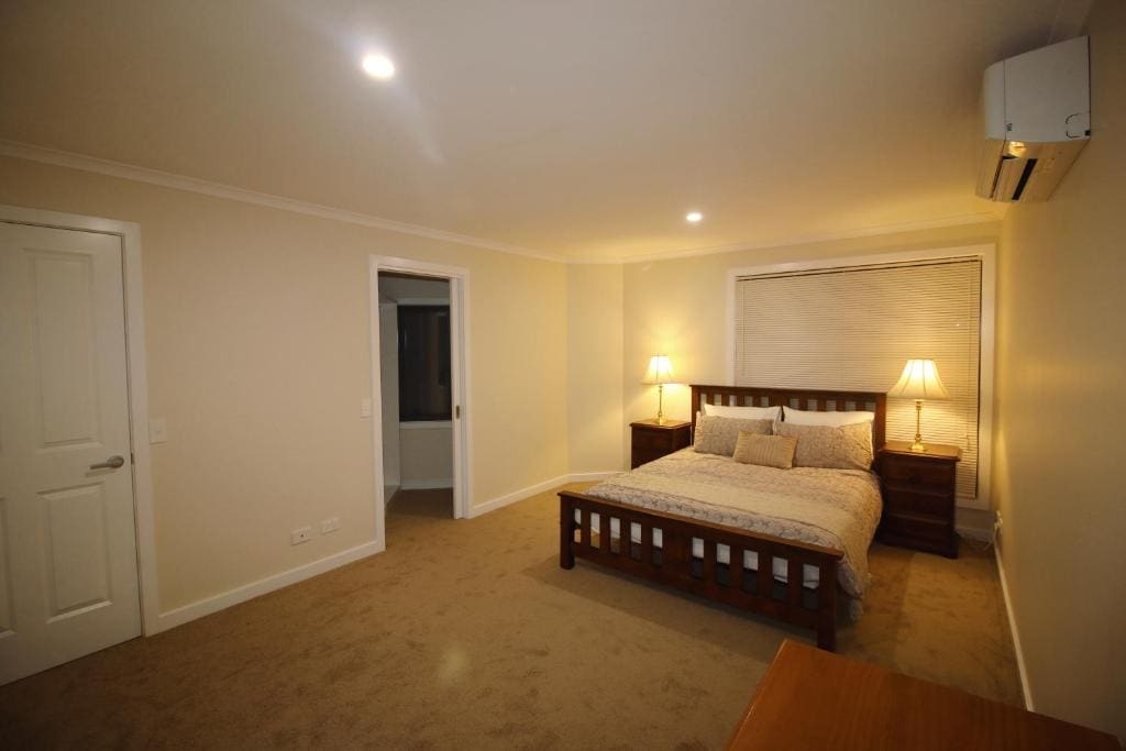 Silver House Melbourne Airport 7 mins - View 3
