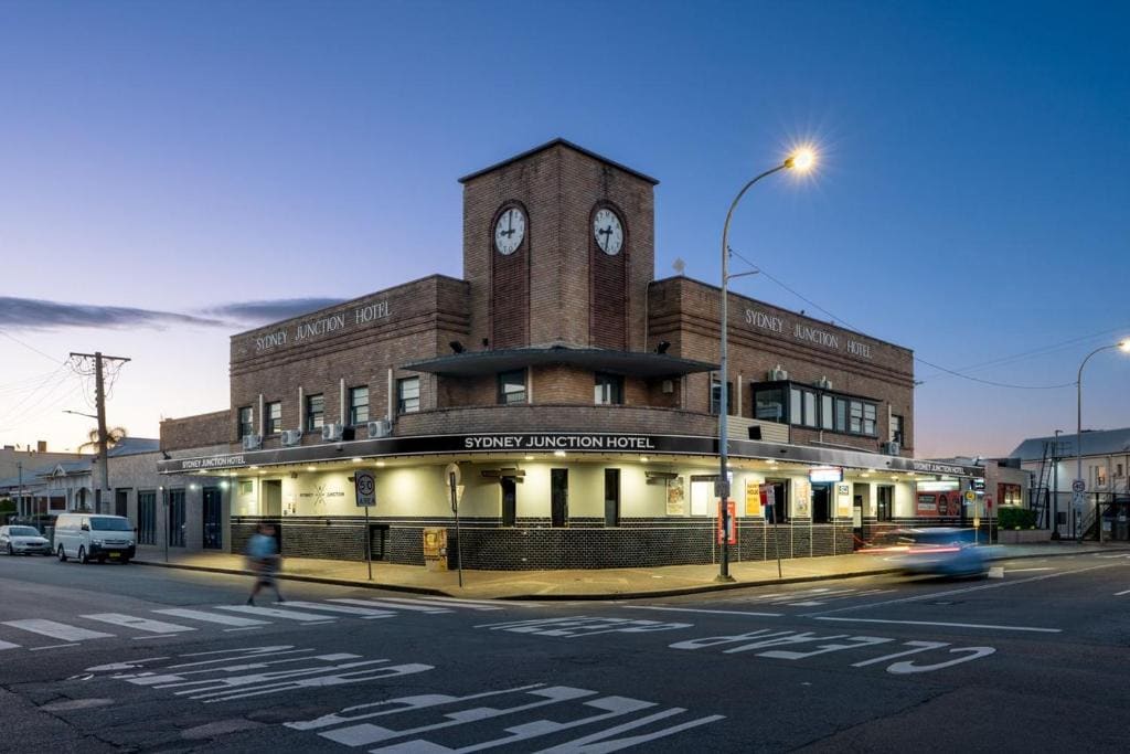 Sydney Junction Hotel - Main view