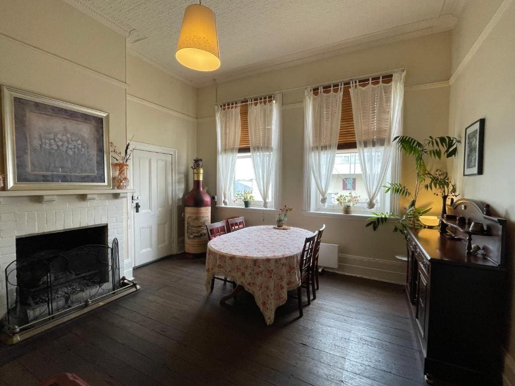 The Bank Guesthouse Glen Innes - View 2