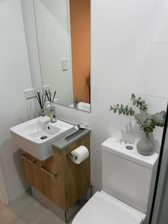-The Garden Room - with Private Entrance & Private Bathroom - View 3