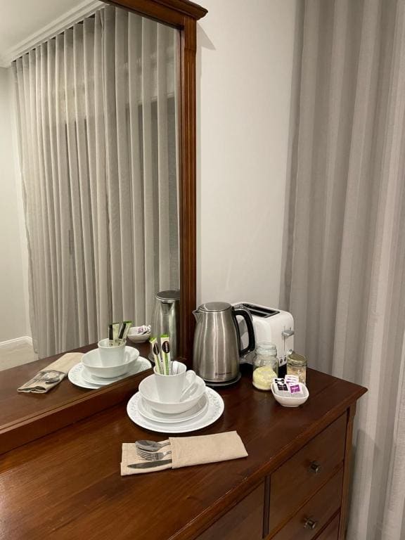-The Garden Room - with Private Entrance & Private Bathroom - Main view