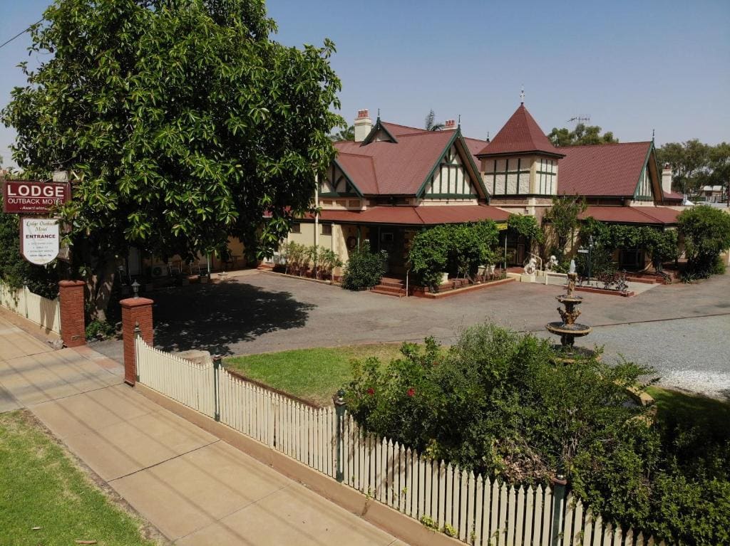 The Lodge Outback Motel - Main view