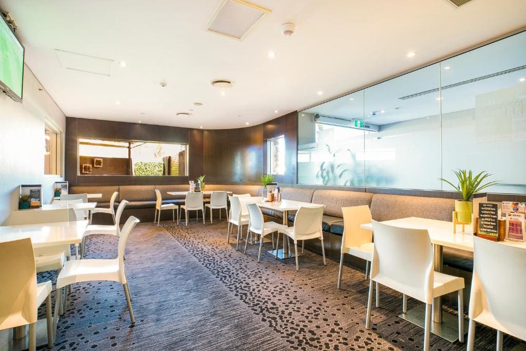 Toongabbie Hotel - Main view