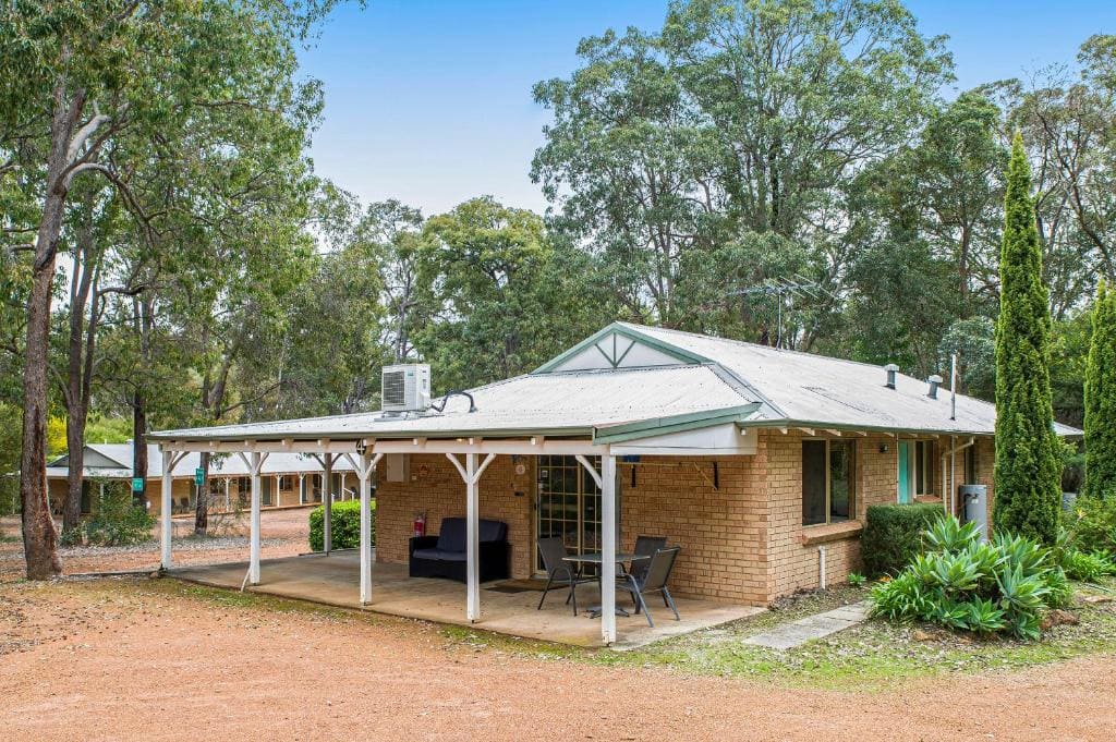 Travellers Rest Motel - Main view
