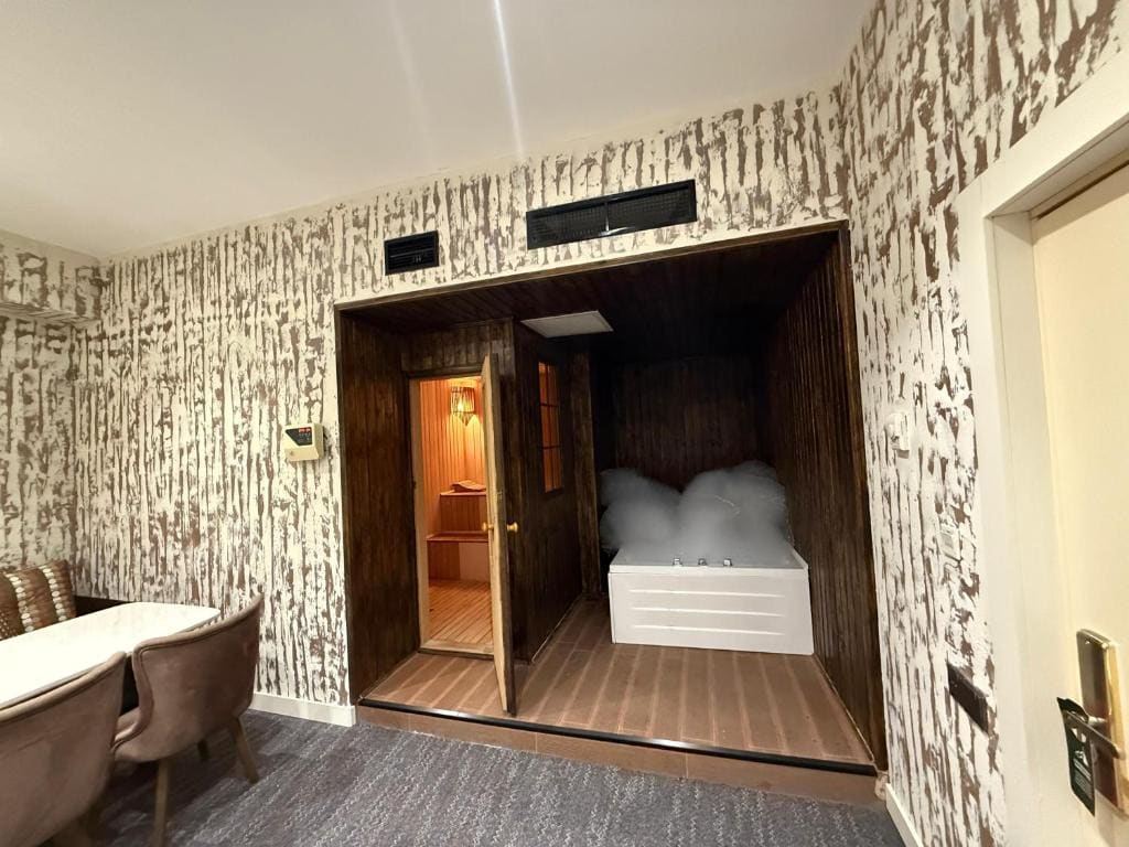 Premier Mont inn Hotel - View 5