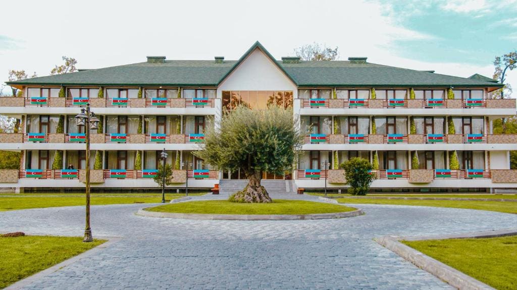 RIVER INN RESORT AND SPA - Main view