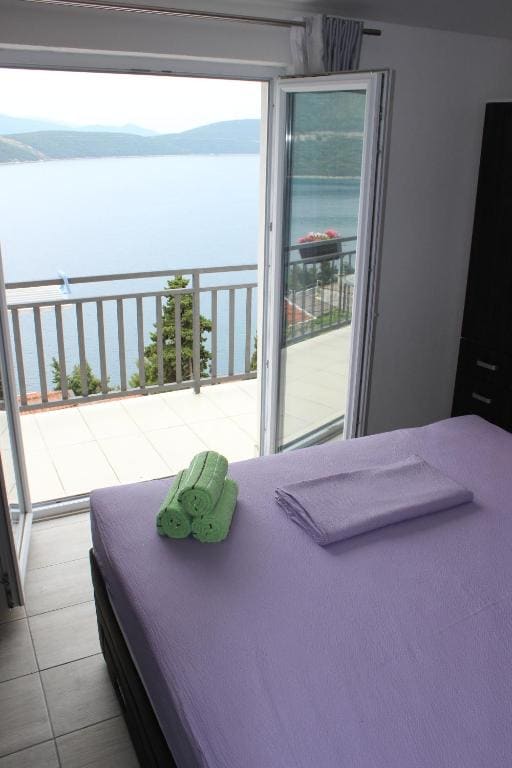 Guest House Put - Main view