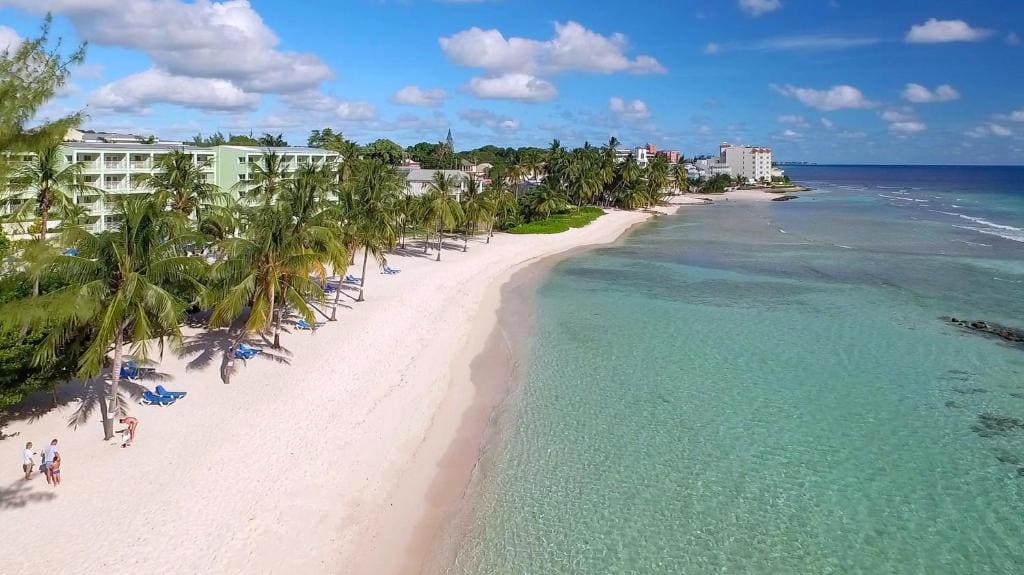 Coconut Court Beach Hotel - Main view