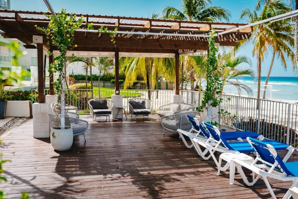 Coconut Court Beach Hotel - View 5