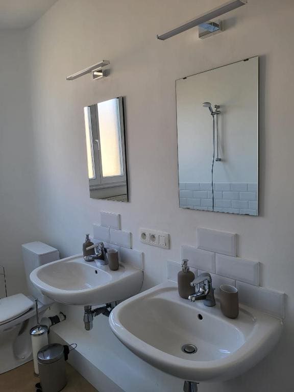 Brussels Bed & Blockchain Private rooms with shared bathroom - View 3