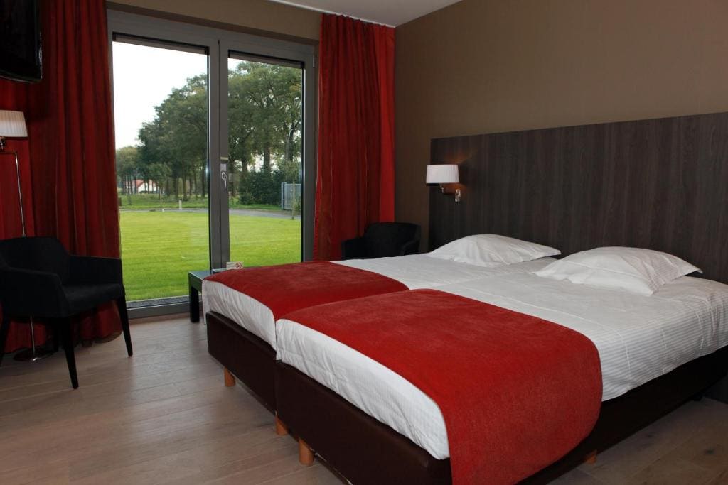 Cleythil Hotel - View 2