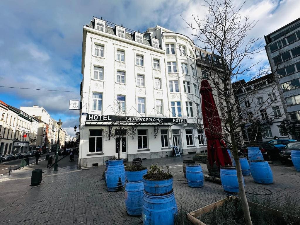 Hotel La Grande Cloche - Main view