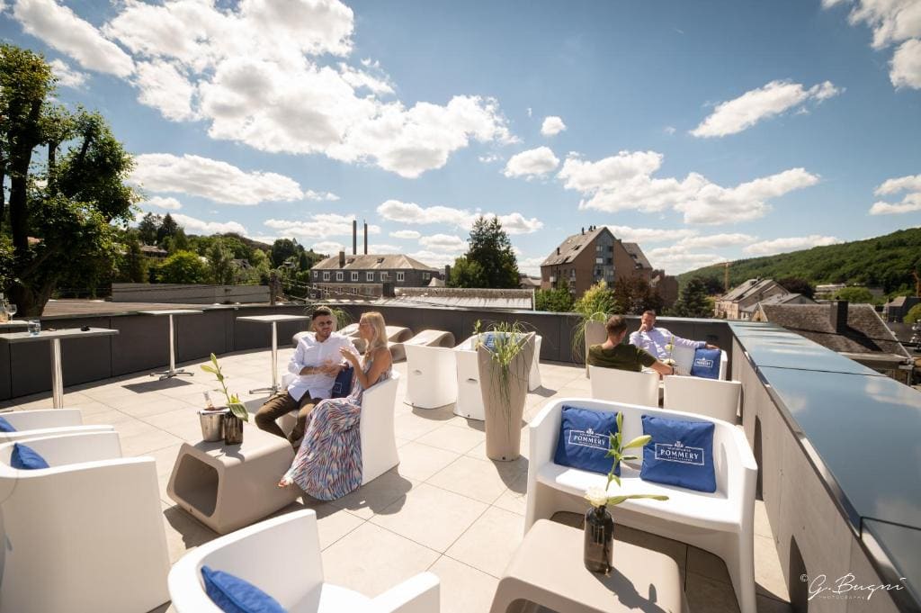 La Reine Hôtel & Restaurant - View 7