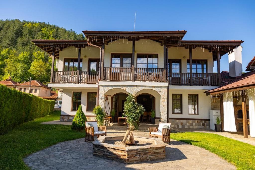 Bashtinata stryaha Guest rooms and Natural pool - Main view