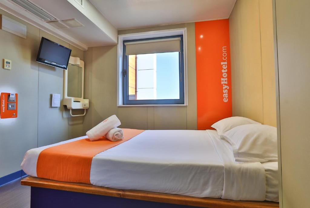 easyHotel Sofia - View 7