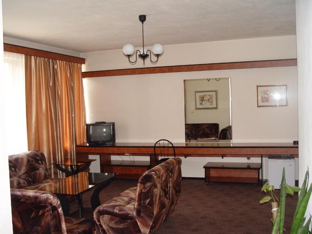 Family Hotel Gabrovo - View 5