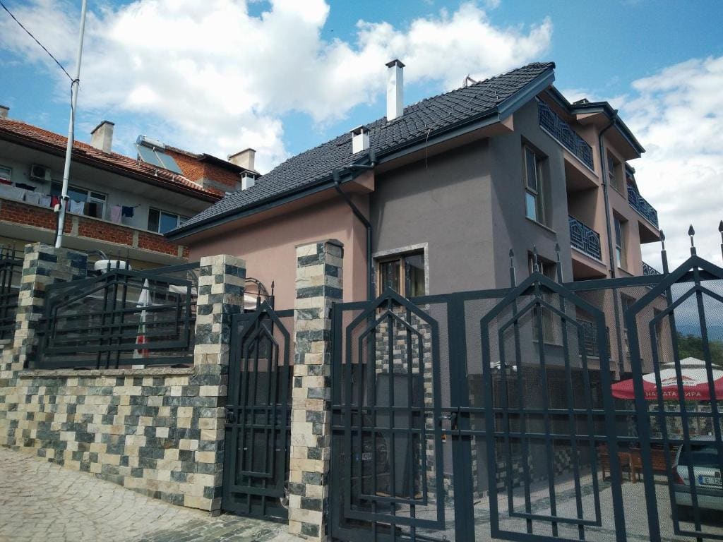 Къща за гости Роял - Main view