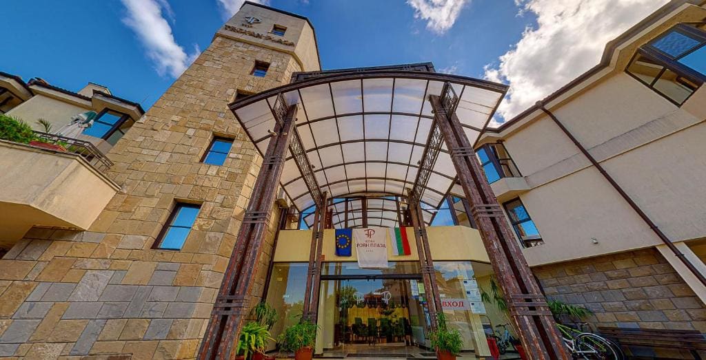 Troyan Plaza Hotel - Main view