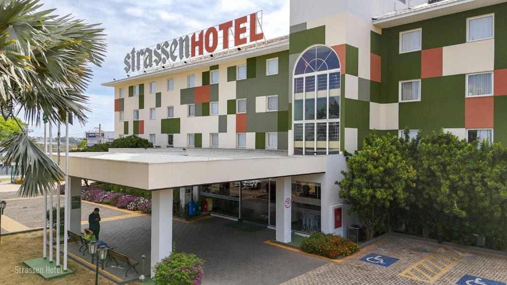 Strassen Hotel - Main view