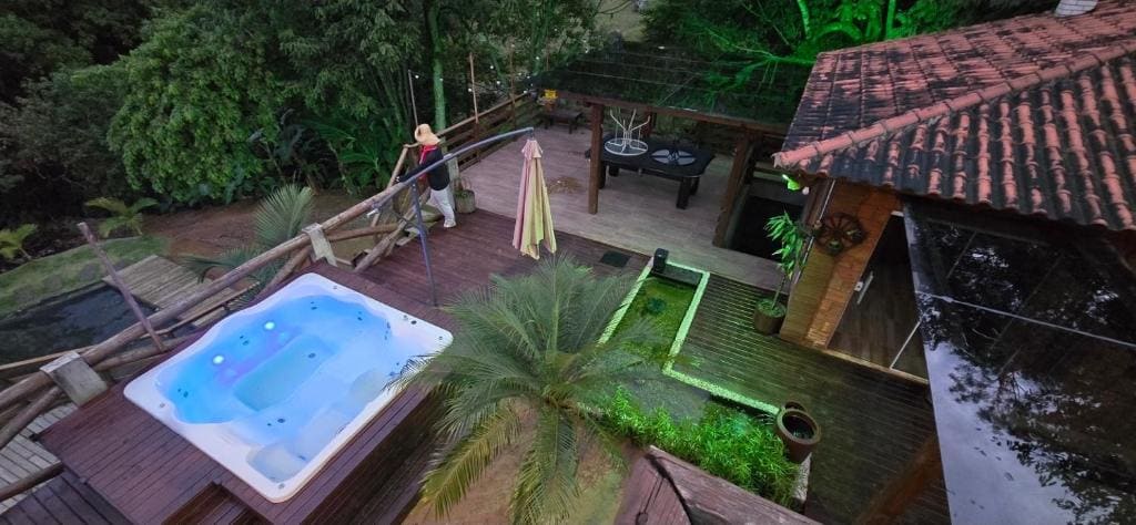 Chalé Familiar com Jacuzzi e Piscina - View 4