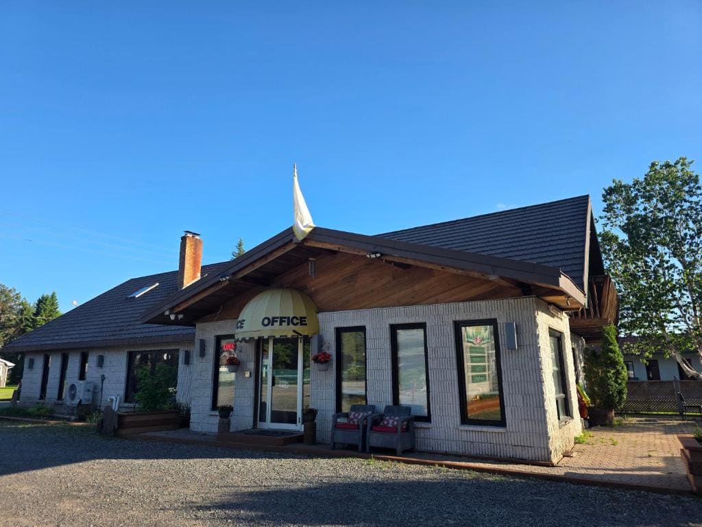 Arrowhead Inn by Baaman's - View 5