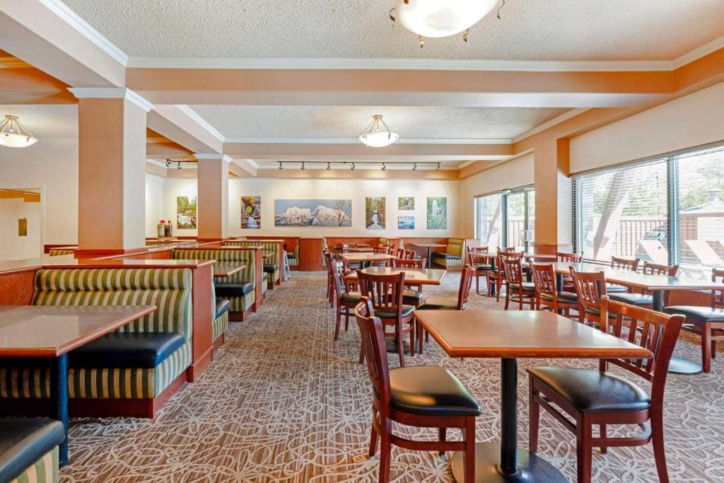 Best Western Plus Barclay Hotel - View 3