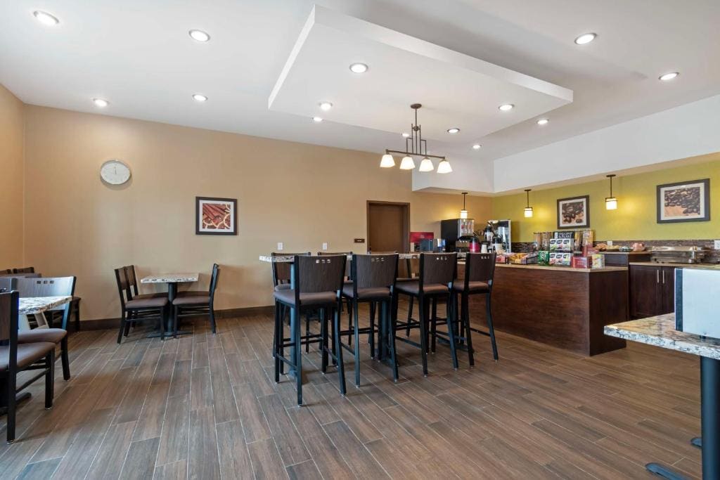 Best Western Plus Moosomin Hotel - View 3