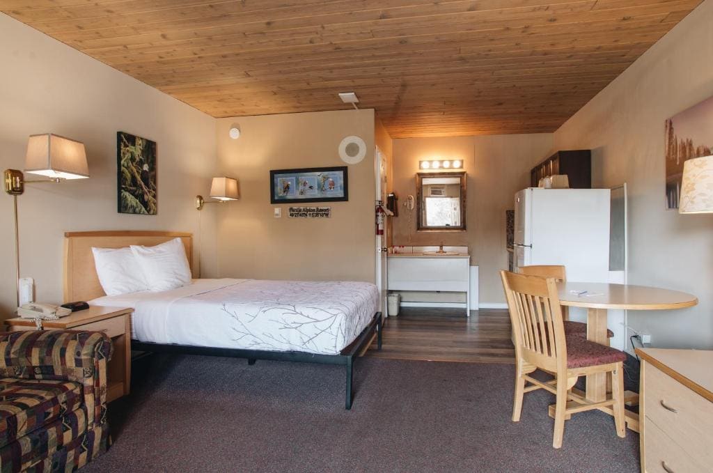 Canadas Best Value Inn and Suites Fernie - Main view