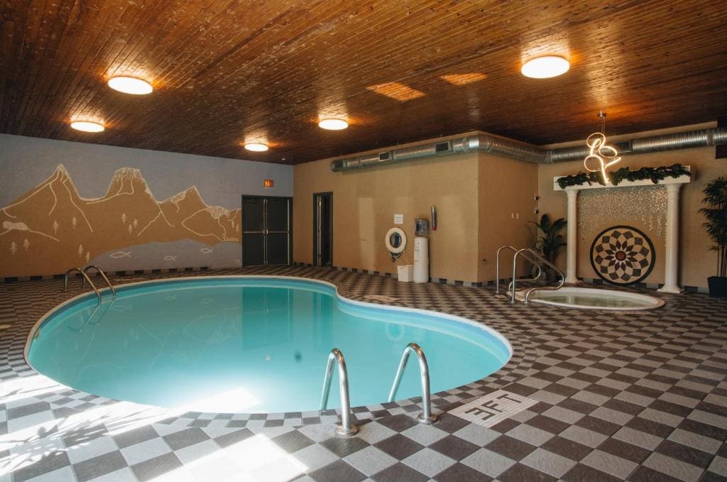 Canadas Best Value Inn and Suites Fernie - View 6