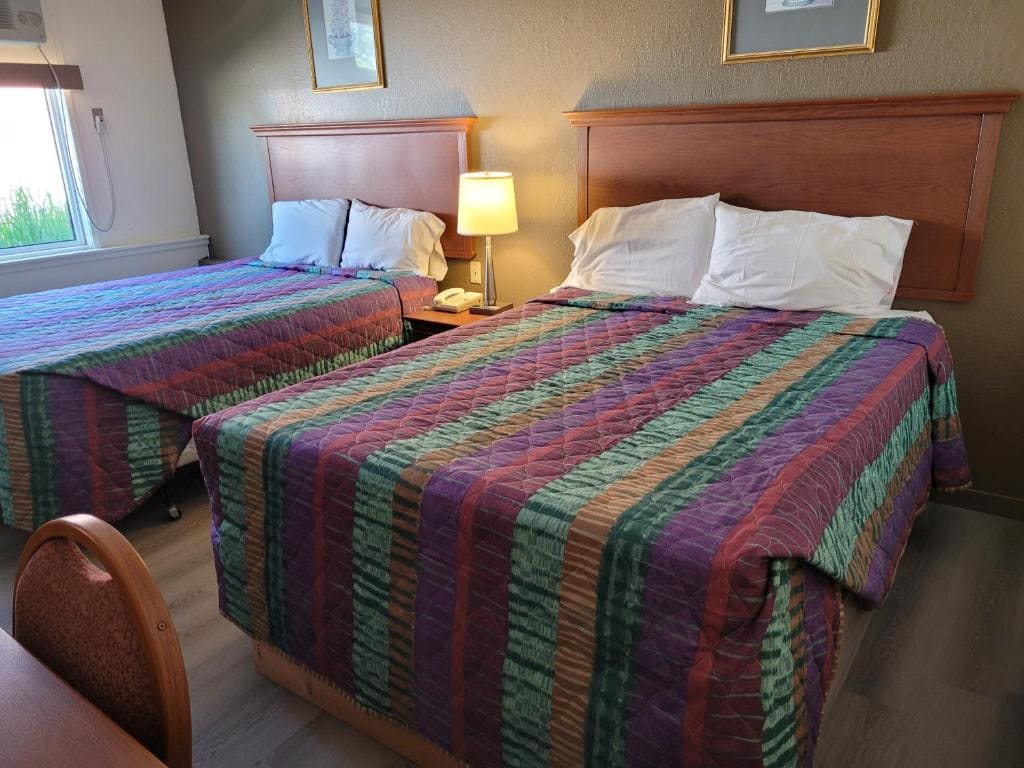 Canadiana Motel - View 4