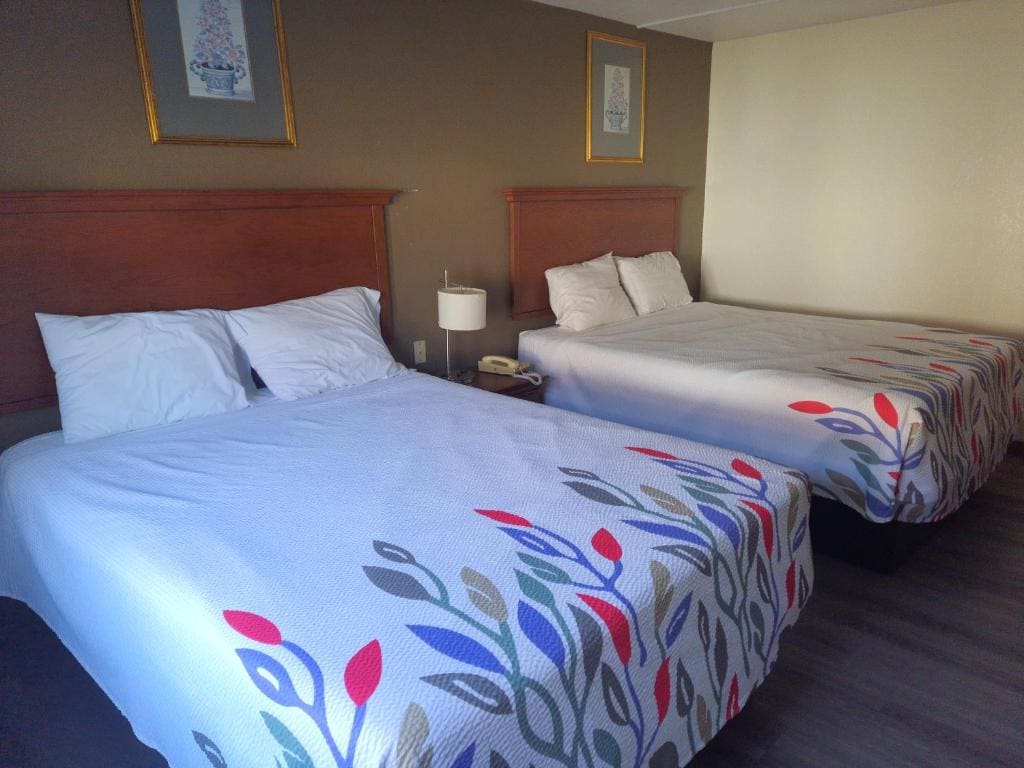 Canadiana Motel - View 6