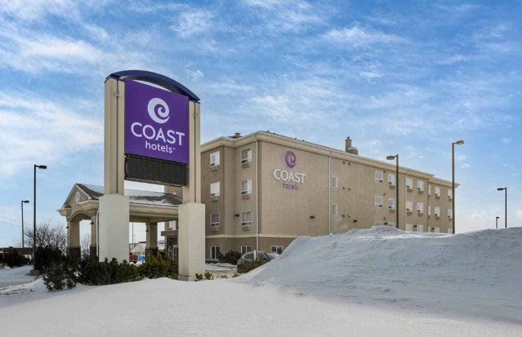 Coast Weyburn Hotel - Main view